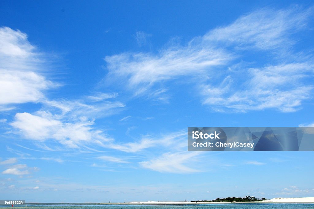 Cirrus chmury na ocean - Zbiór zdjęć royalty-free (Cirrus)