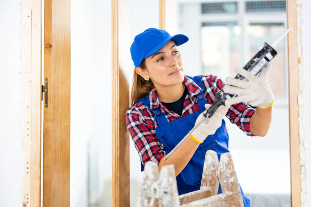 istock Woman builder using spray foam around doorway 1468646397