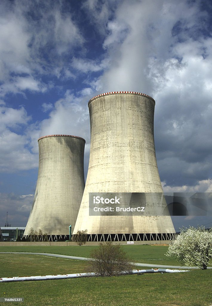Атомная электростанция - Стоковые фото Атомная электростанция роялти-фри