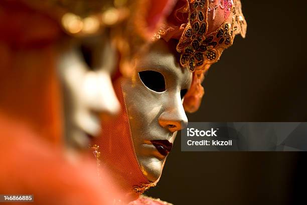 As Máscaras De Laranja - Fotografias de stock e mais imagens de Adulto - Adulto, Amarelo, Beleza