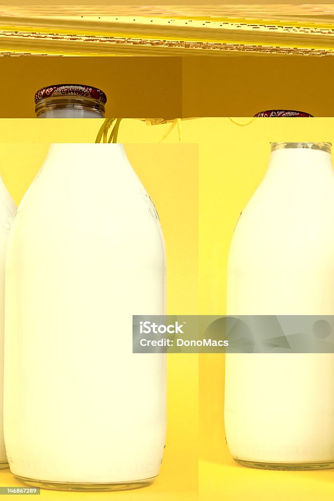Mleko w butelce - Zbiór zdjęć royalty-free (Butelka)