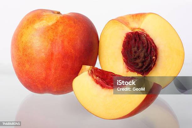 Nectarine Owoce - zdjęcia stockowe i więcej obrazów Bez ludzi - Bez ludzi, Brzoskwinia - Owoc, Część