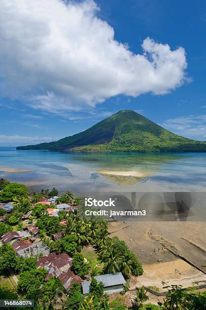 Photo libre de droit de Gunung Api Volcan Banda Îles En Indonésie banque d'images et plus d'images libres de droit de Moluques - Moluques, Banda Aceh, Île