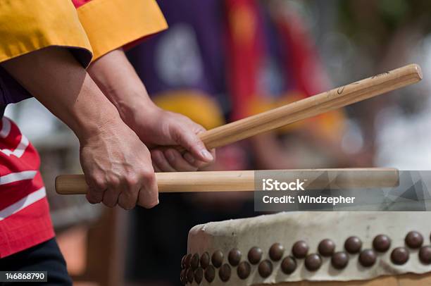 Foto de Tocadores De Tambor Taiko e mais fotos de stock de Taiko - Taiko, Bateria - Instrumento de percussão, Festival de Música