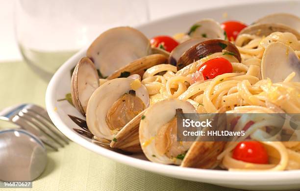 Linguine Com Molho De Marisco - Fotografias de stock e mais imagens de Alimentação Saudável - Alimentação Saudável, Almoço, Amêijoa - Marisco