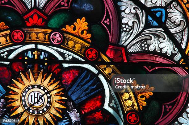 ステンドグラスの窓 - まぶしいのストックフォトや画像を多数ご用意 - まぶしい, カトリック, カラフル