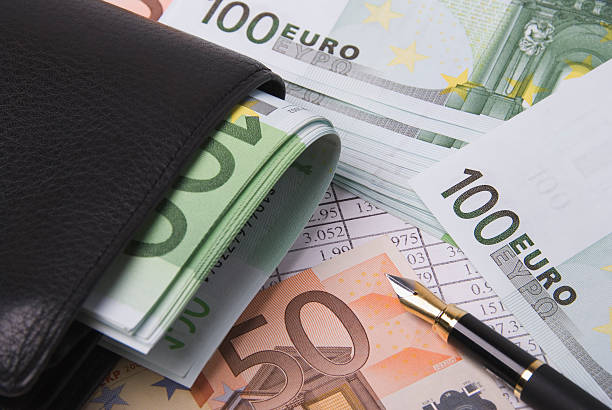 istock Money, purse and pen 146871435
