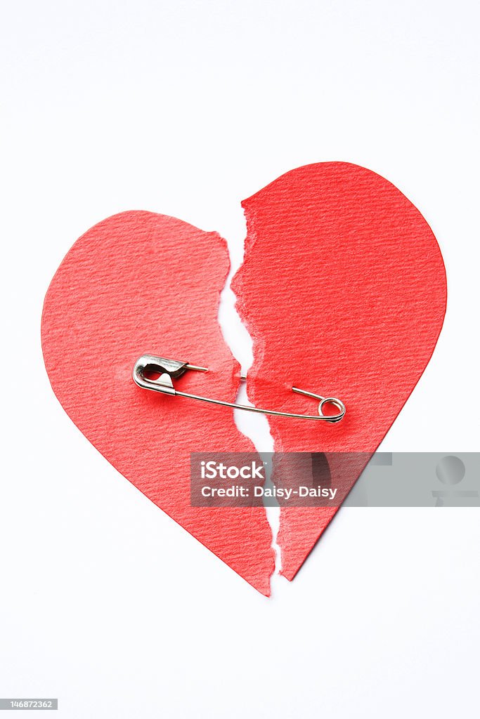 Cuore spezzato comunicare con Spilla da balia - Foto stock royalty-free di Amore