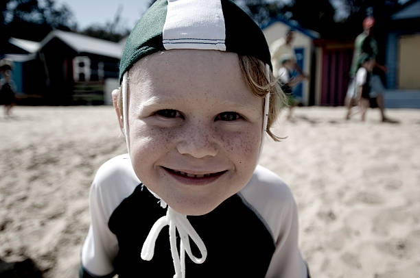 Menino sorridente - fotografia de stock