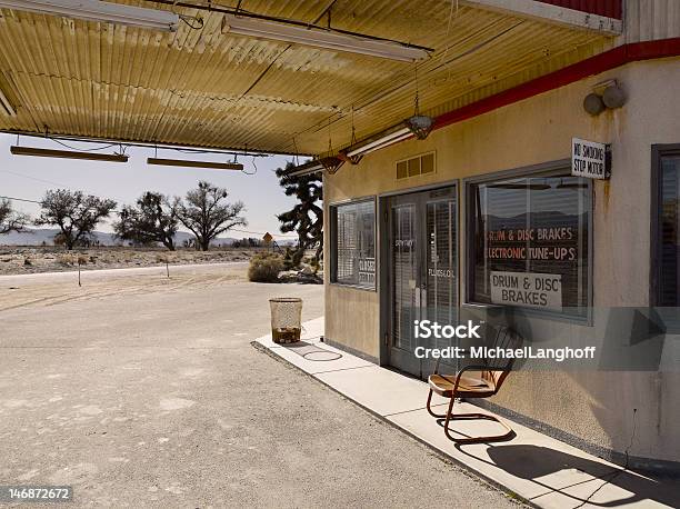 Antigo Posto De Gasolina - Fotografias de stock e mais imagens de Deserto - Deserto, Posto de Gasolina, Abastecer