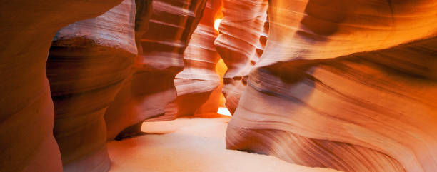 vista all'interno del famoso antelope canyon - yellow landscapes nature park foto e immagini stock