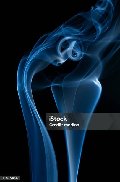 Fumo Blu Turbine - Fotografie stock e altre immagini di Punto smock - Punto smock, Affilato, Arte