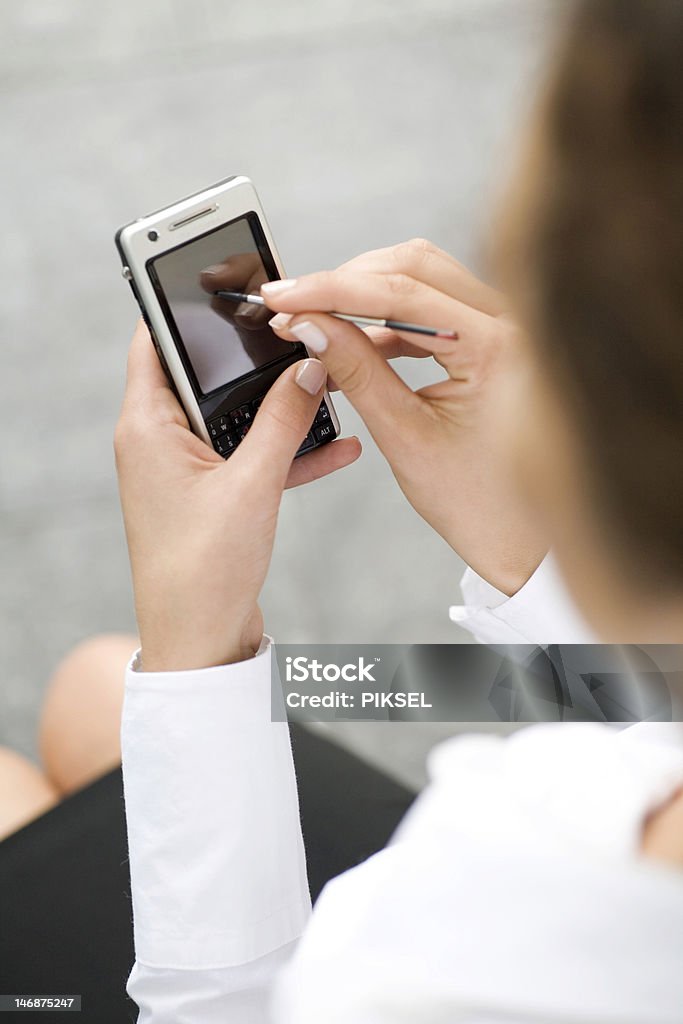 Mulher usando palmtop, close-up - Foto de stock de Adulto royalty-free
