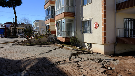 Buildings buried in the ground about 1 meter in the 7.7 magnitude earthquake that occurred in Turkey.