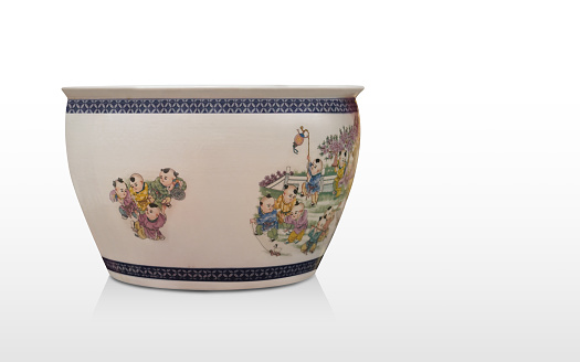 Doucai Porcelain Flower and bird pattern jar with lid
