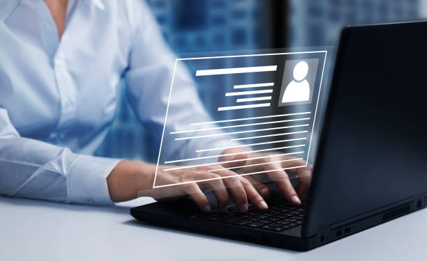 kuvapankkikuvat ja rojaltivapaat kuvat aiheesta henkilöstö- ja johtamiskonsepti. työntekijän on täytettävä verkkokyselylomake. merkitty tarkistuslista leikepöydälle. - ilmoittautumislomake