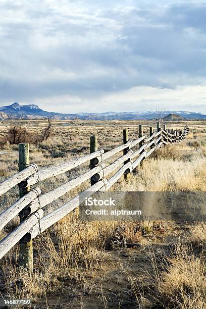 田舎のフェンス - アメリカ合衆国のストックフォトや画像を多数ご用意 - アメリカ合衆国, プレーリー, ワイオミング州