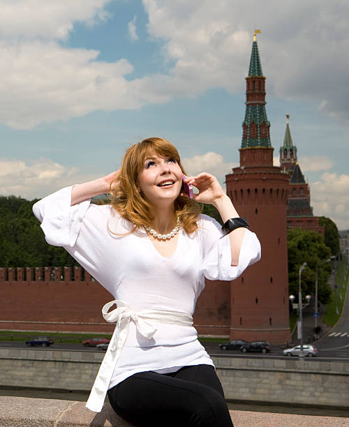 美しい女性、電話 - russian culture women fashion model teenage girls ストックフォトと画像