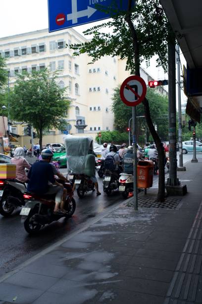 istock Busy Street 1468785494