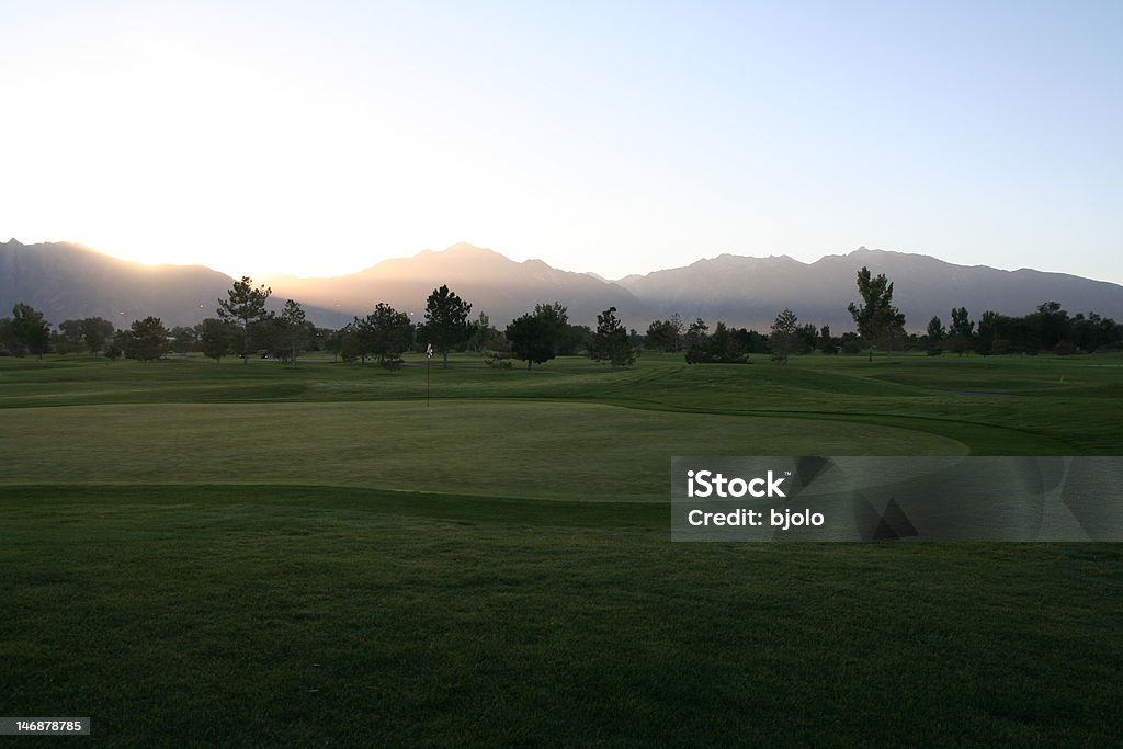 Campo da Golf poco prima dell'alba - Foto stock royalty-free di Alba - Crepuscolo