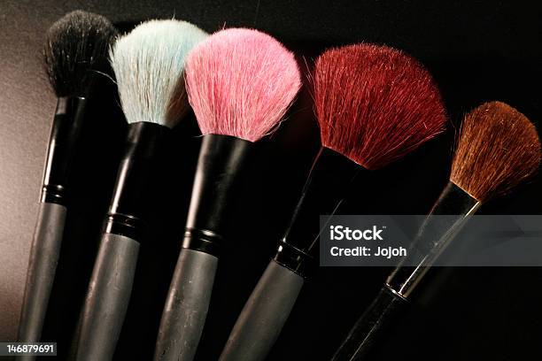Cepillos Foto de stock y más banco de imágenes de Cepillo maquillador - Cepillo maquillador, Cinco objetos, Colores