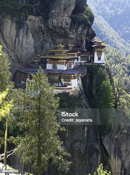 Foto de Mosteiro Do Ninho Do Tigre e mais fotos de stock de Mosteiro de Taktsang - Mosteiro de Taktsang, Butão, Cultura Indiana