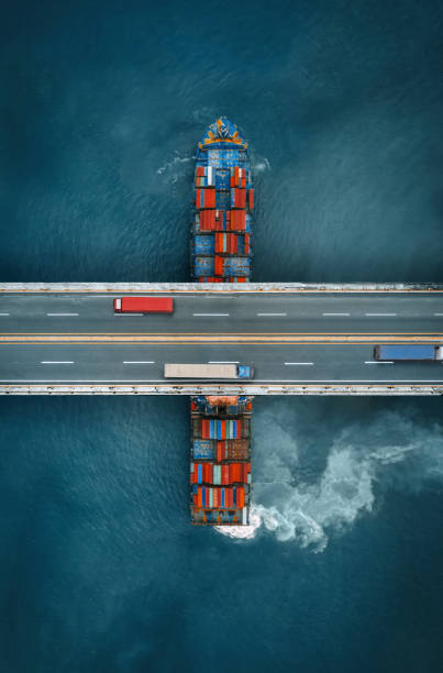 container ship going under brief - industrial ship shipping container ship large imagens e fotografias de stock