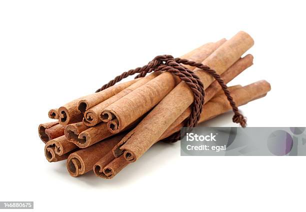 Cinnamon Sticks Stockfoto und mehr Bilder von Ausgedörrt - Ausgedörrt, Braun, Dekoration