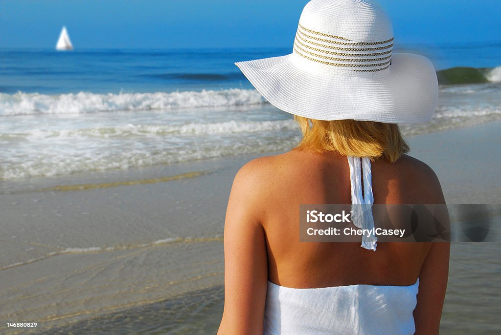 Sylish Mulher na praia - Foto de stock de Adulto royalty-free