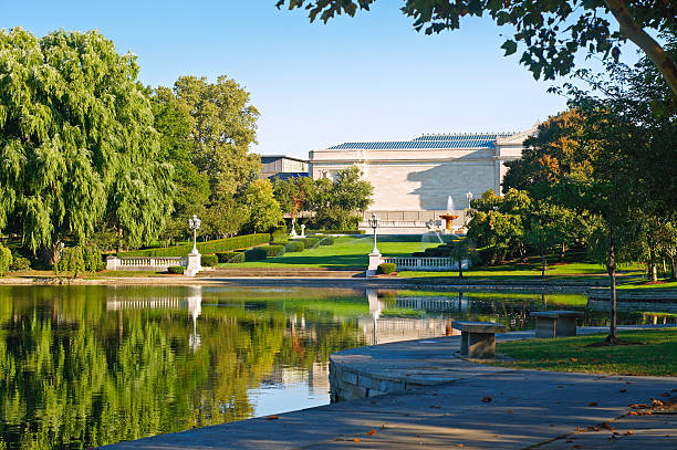 Museum and lagoon The Cleveland Museum of Art and trees reflected in Wade Lagoon, Cleveland Ohio cleveland ohio photos stock pictures, royalty-free photos & images
