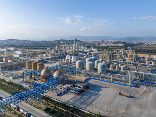 vista aérea do equipamento da fábrica de produtos químicos em construção - fuel storage tank storage tank oil industry warehouse - fotografias e filmes do acervo