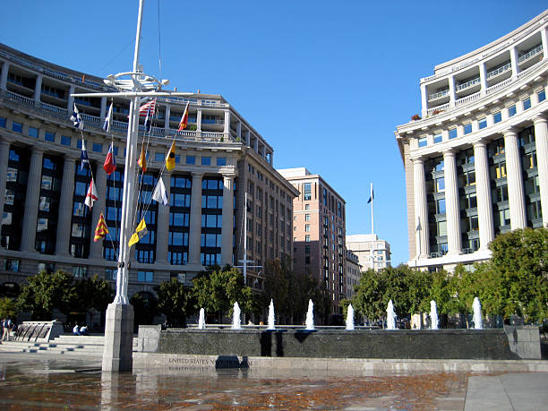 istock Memorial to the Navy, DC 146881752