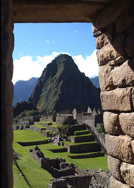 istock Hauynapicchu mountain 146881836