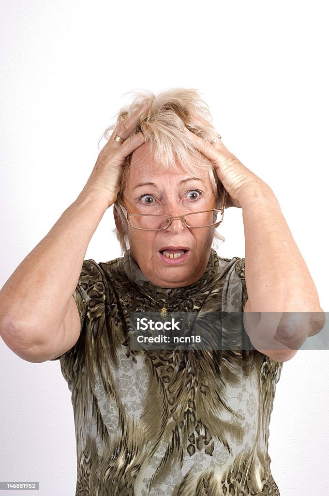 Anziani donna sconvolto - Foto stock royalty-free di Abbigliamento