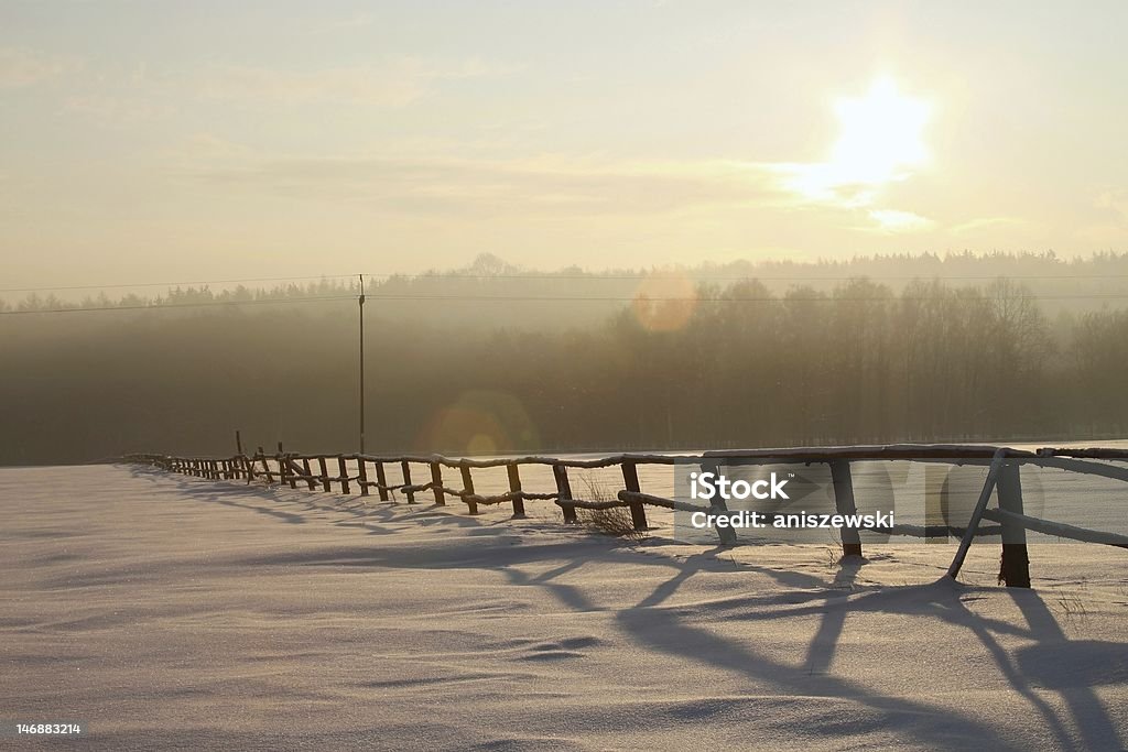 Зимний рассвет над полем - Стоковые фото Без людей роялти-фри