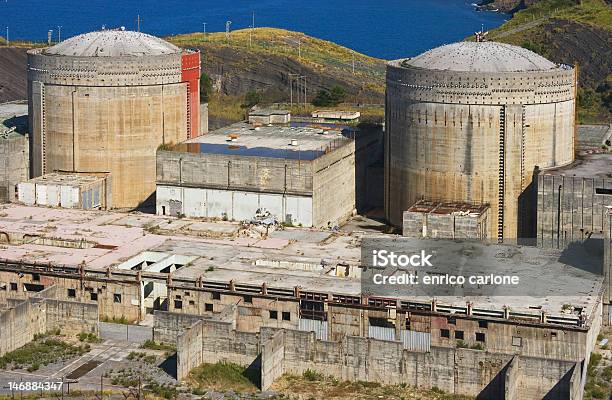 Verlassenen Nuclear Power Plant Stockfoto und mehr Bilder von AKW-Reaktorbereich - AKW-Reaktorbereich, Abgas, Abgerissen