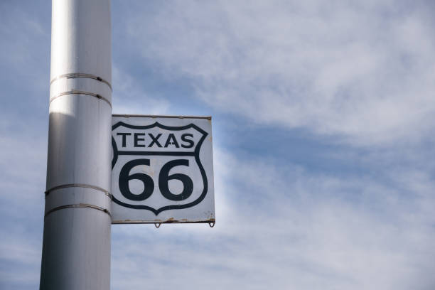 route 66 texas - road trip sign journey route 66 photos et images de collection