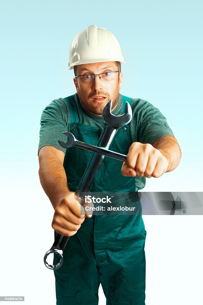 Surpreenda supersticioso workman com cross - Foto de stock de Adulto royalty-free