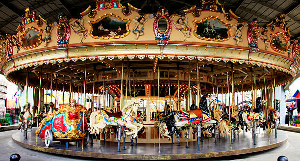 carrusel - carousel horses fotografías e imágenes de stock