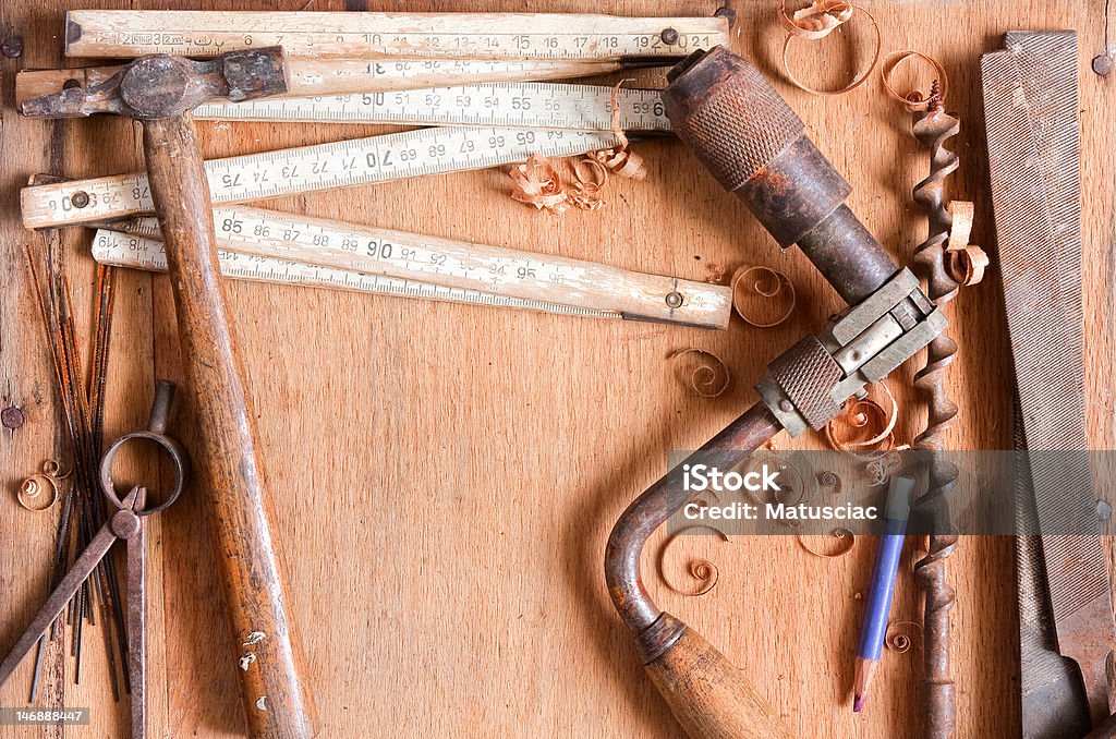 Composición de grungy viejo textura de madera, herramientas de mano - Foto de stock de Anticuado libre de derechos