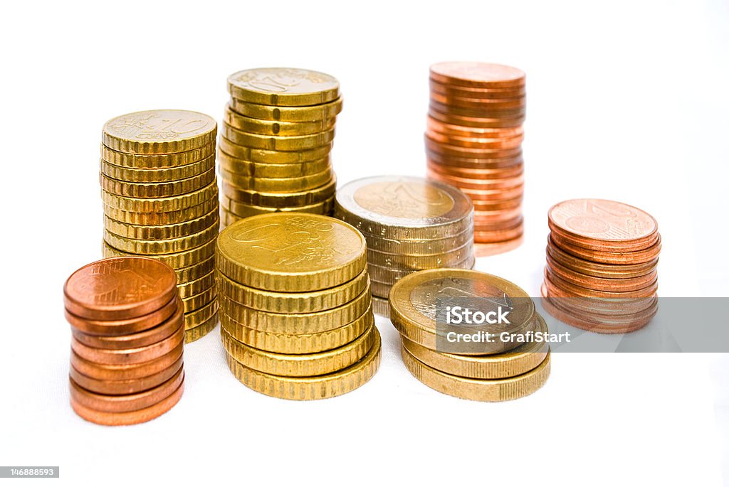 Pilhas de moedas de euro diferentes - Foto de stock de Pilha - Arranjo royalty-free