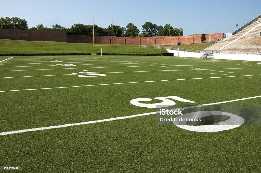 Terrain de Football américain - Photo de Ligne des 50 yards libre de droits
