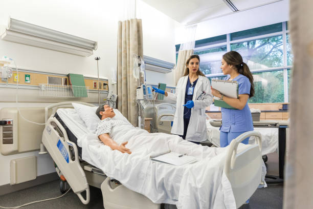 istock Female hospital trainer talks with the intern about their IV procedures 1468905430