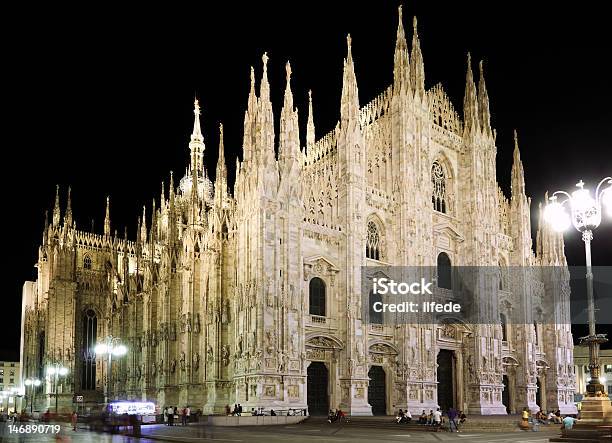 Foto de Piazza Duomo Milão Itália e mais fotos de stock de Arcaico - Arcaico, Arquitetura, Arte