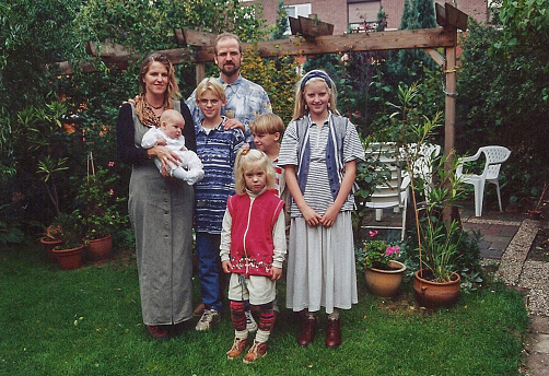 Family with five kids posing in the nineties