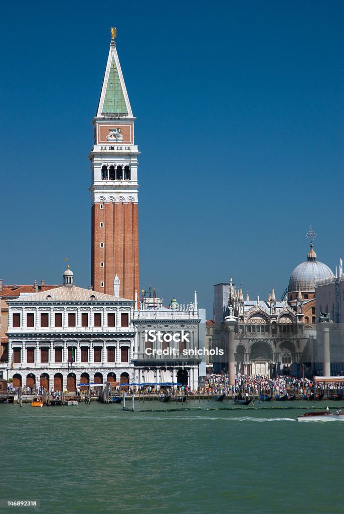 O Campanile e da Praça de São Marcos, em Veneza - Foto de stock de Basílica de São Marcos royalty-free