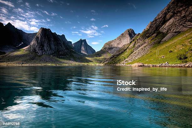 Lofoten Las Montañas Foto de stock y más banco de imágenes de Curazao - Curazao, Naturaleza, Agua