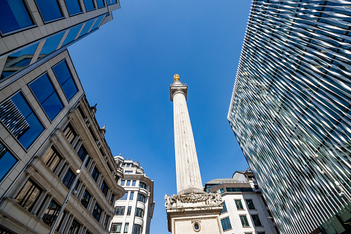 This column marks the fire of 1666 and was completed in 1677 by Christopher Wren and Robert Hooke. It is 202 feet (62 metres) high, the same distance to Pudding Lane where the fire began.