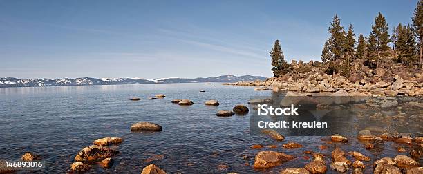 Lake Tahoe Panorama Foto de stock y más banco de imágenes de Agua - Agua, Aire libre, Bahía