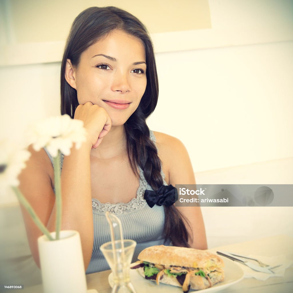 Mulher no cafe - Foto de stock de 20 Anos royalty-free